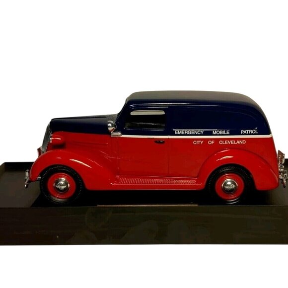 Cleveland Police Department 1937 Chevy Panel Die Cast Car Emergency Patrol CPD - Picture 2 of 14